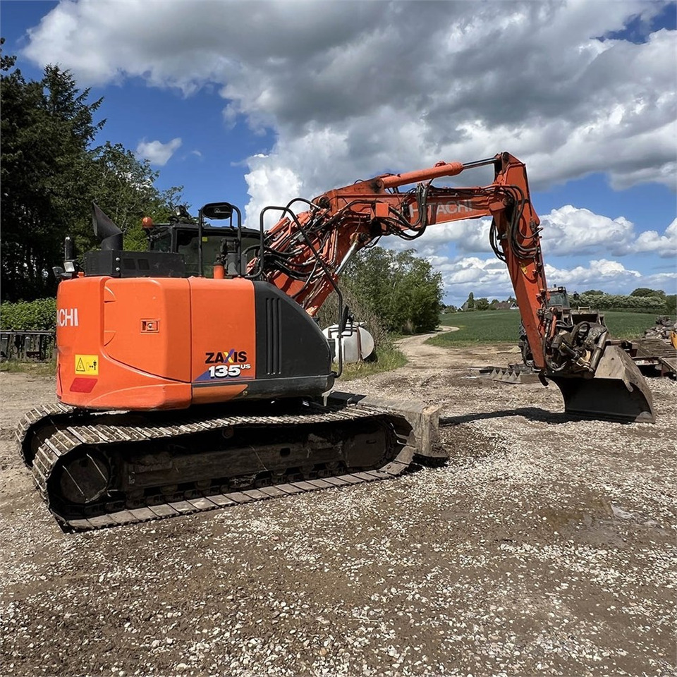 Hitachi ZX135 US-6 - Pelle sur chenille: photos 5 Hitachi ZX135 US-6 - Pelle sur chenille: photos 5