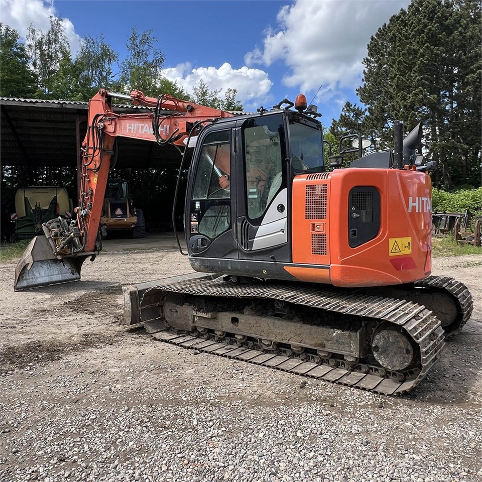 Hitachi ZX135 US-6 - Pelle sur chenille: photos 2 Hitachi ZX135 US-6 - Pelle sur chenille: photos 2