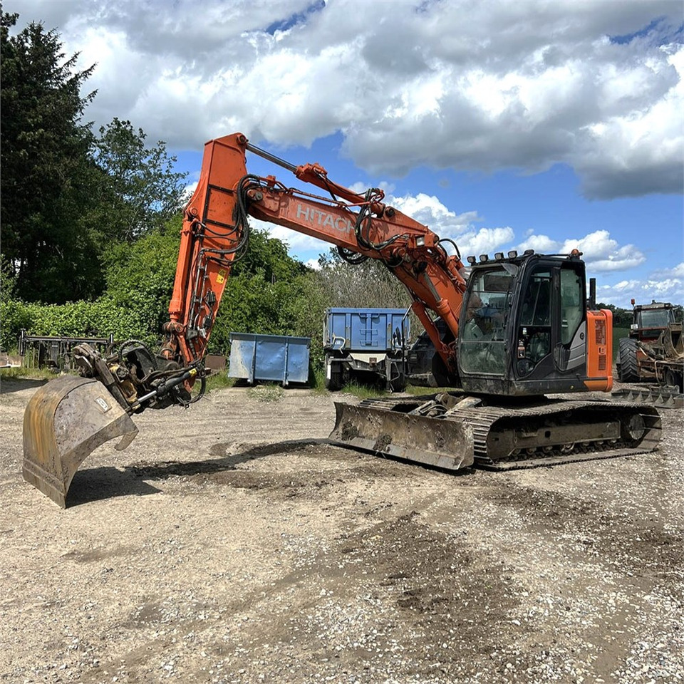 Hitachi ZX135 US-6 - Pelle sur chenille: photos 4 Hitachi ZX135 US-6 - Pelle sur chenille: photos 4