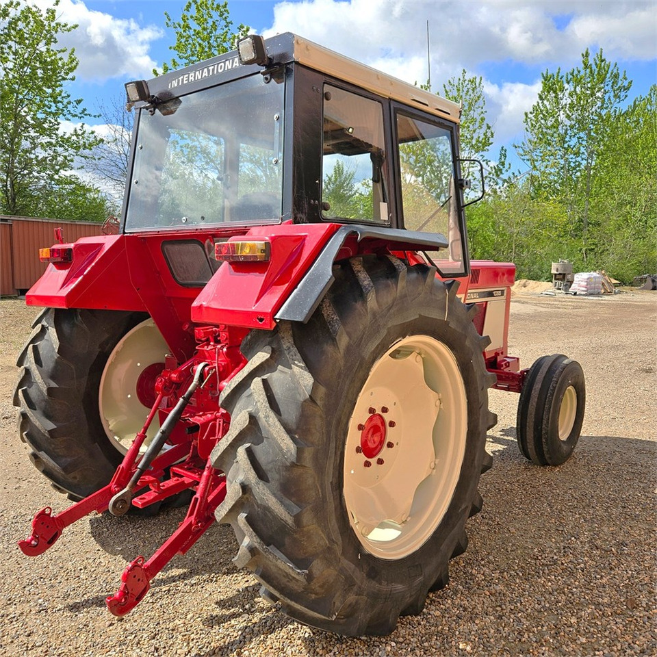 IH 1055 - Tracteur agricole: photos 5 IH 1055 - Tracteur agricole: photos 5