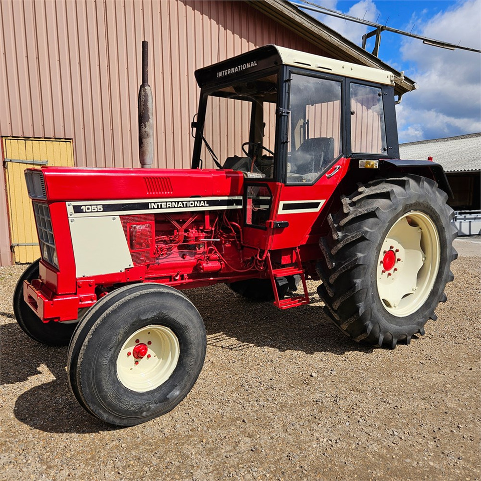 IH 1055 - Tracteur agricole: photos 1 IH 1055 - Tracteur agricole: photos 1