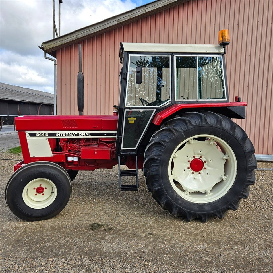 IH 844 S - Tracteur agricole: photos 3 IH 844 S - Tracteur agricole: photos 3