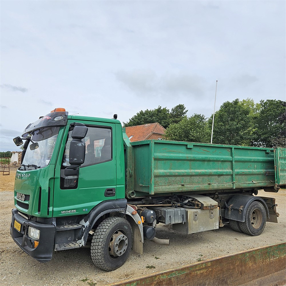 Iveco 160 E25 - Camion ampliroll: photos 1 Iveco 160 E25 - Camion ampliroll: photos 1
