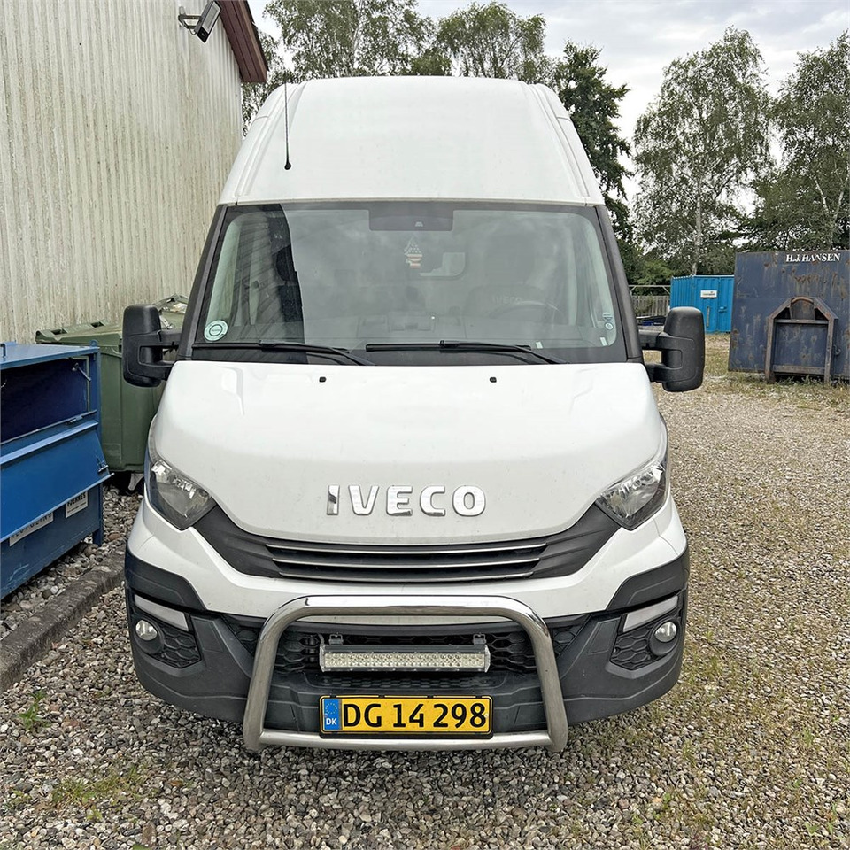 Iveco 35s18 - Fourgon utilitaire: photos 2 Iveco 35s18 - Fourgon utilitaire: photos 2
