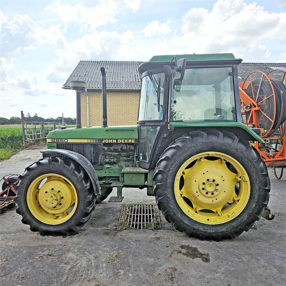 John Deere 2850 MFWD - Tracteur agricole: photos 5 John Deere 2850 MFWD - Tracteur agricole: photos 5