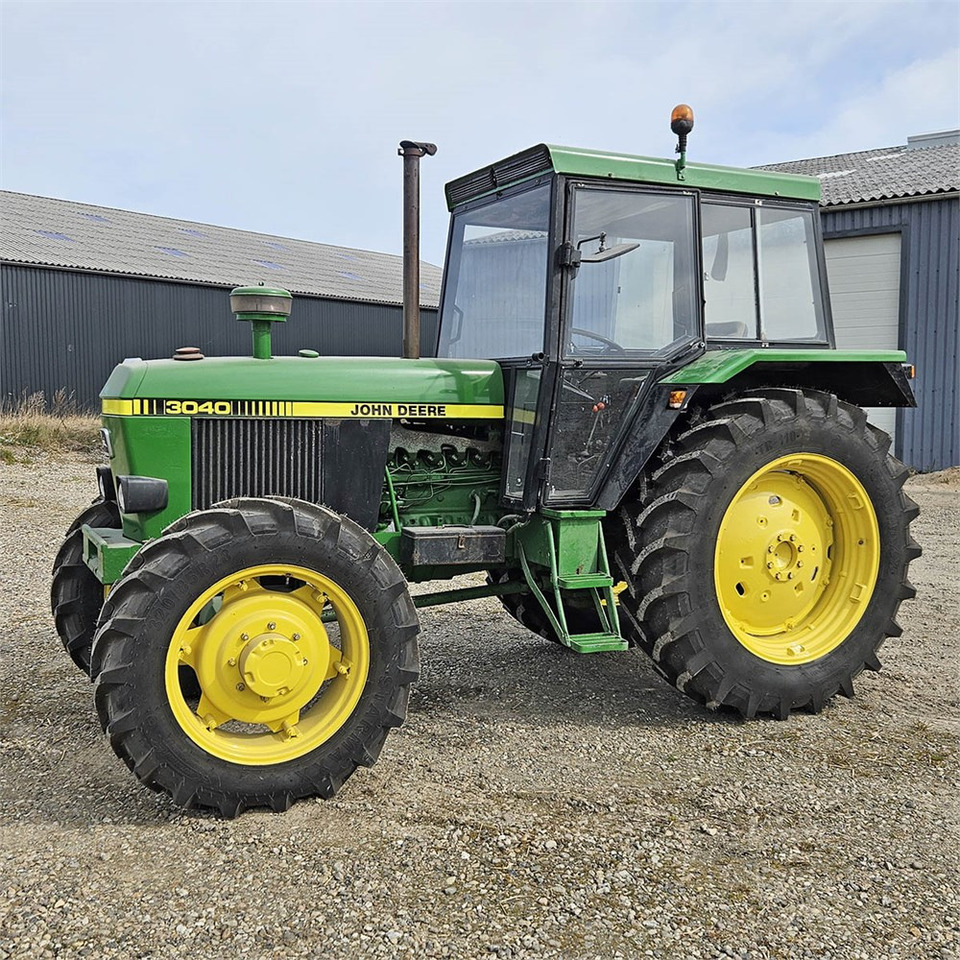 John Deere 3040 - Tracteur agricole: photos 1 John Deere 3040 - Tracteur agricole: photos 1