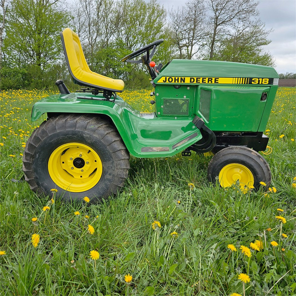 John Deere 318 - Tracteur communal: photos 5 John Deere 318 - Tracteur communal: photos 5