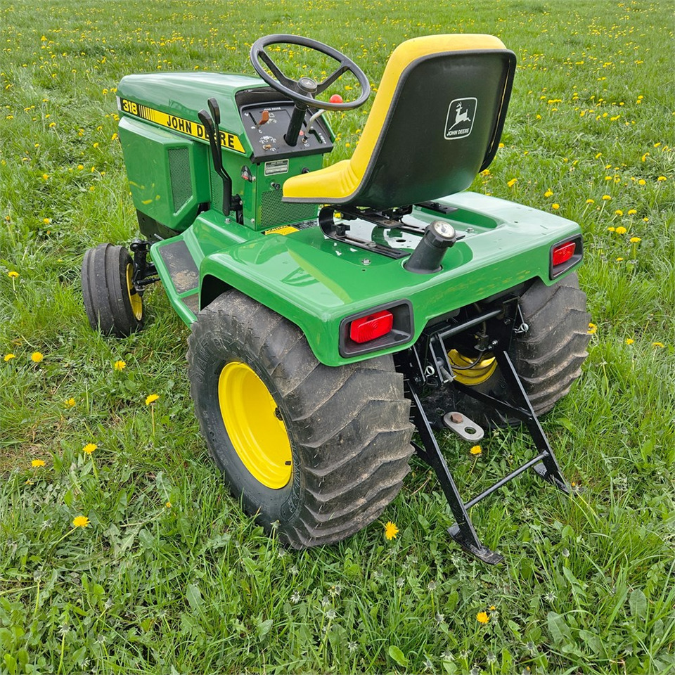 John Deere 318 - Tracteur communal: photos 3 John Deere 318 - Tracteur communal: photos 3