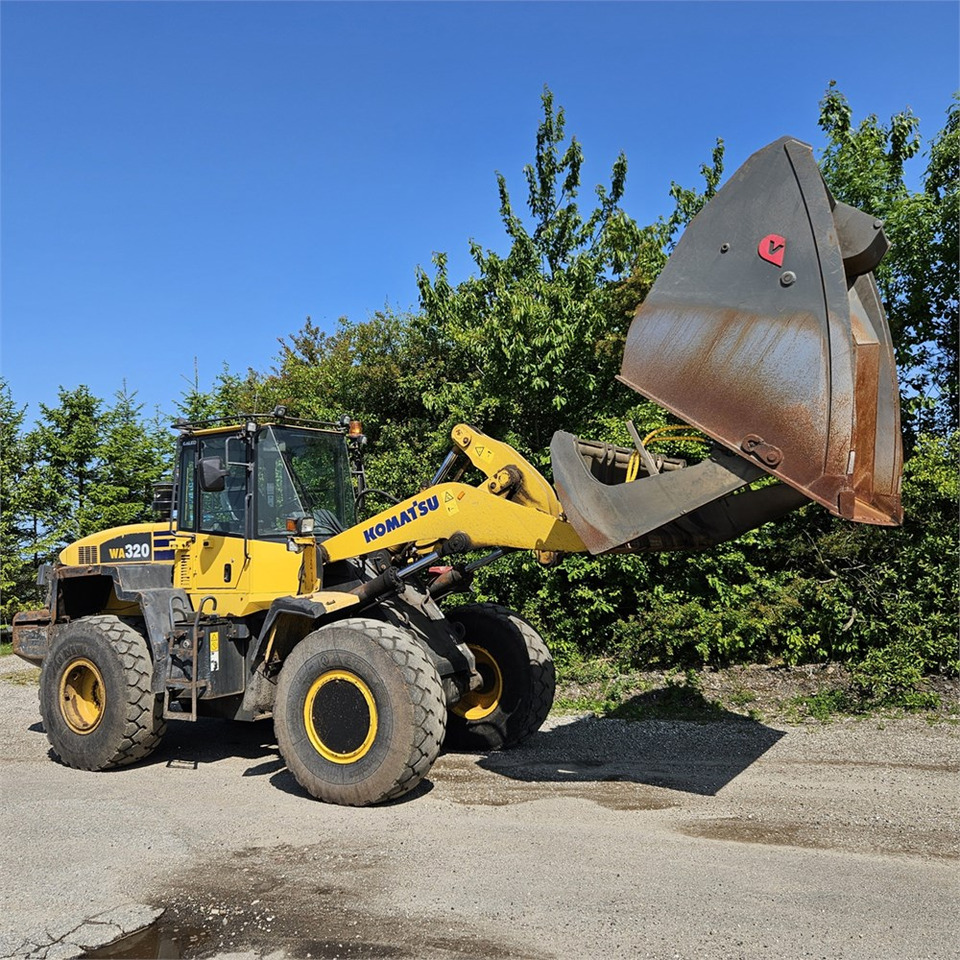 Komatsu WA320-5H - Chargeuse sur pneus: photos 1 Komatsu WA320-5H - Chargeuse sur pneus: photos 1