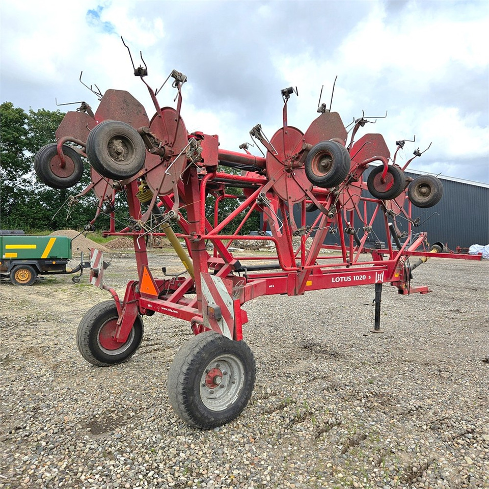LELY Lotus 1020 s - Matériel de fenaison: photos 3 LELY Lotus 1020 s - Matériel de fenaison: photos 3