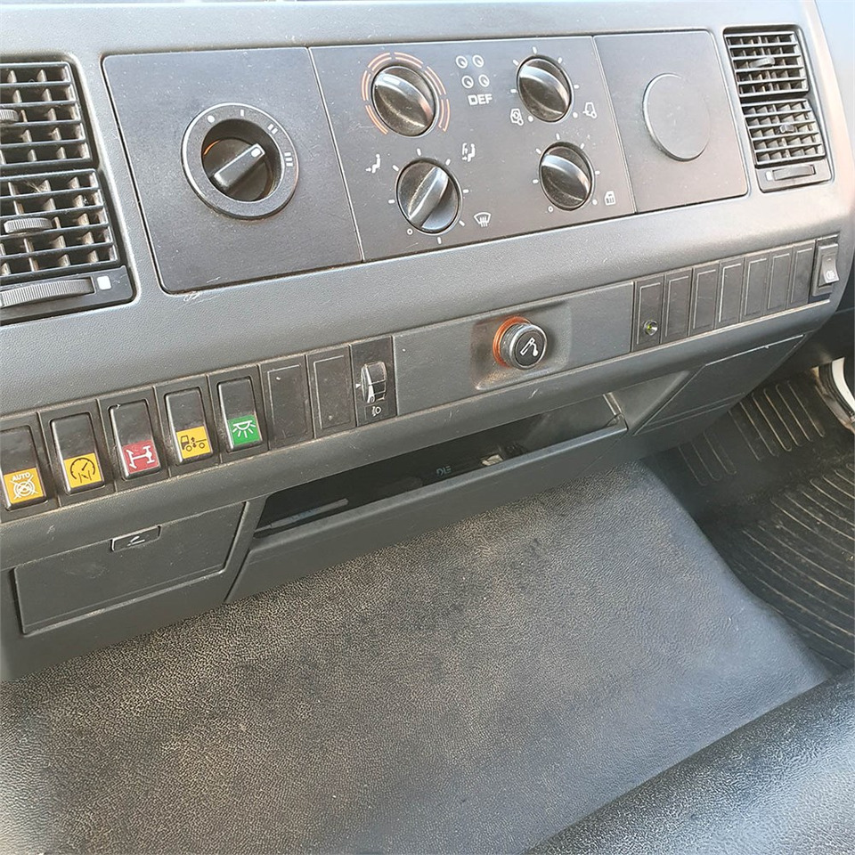 Camion fourgon MAN LE10.180: photos 19