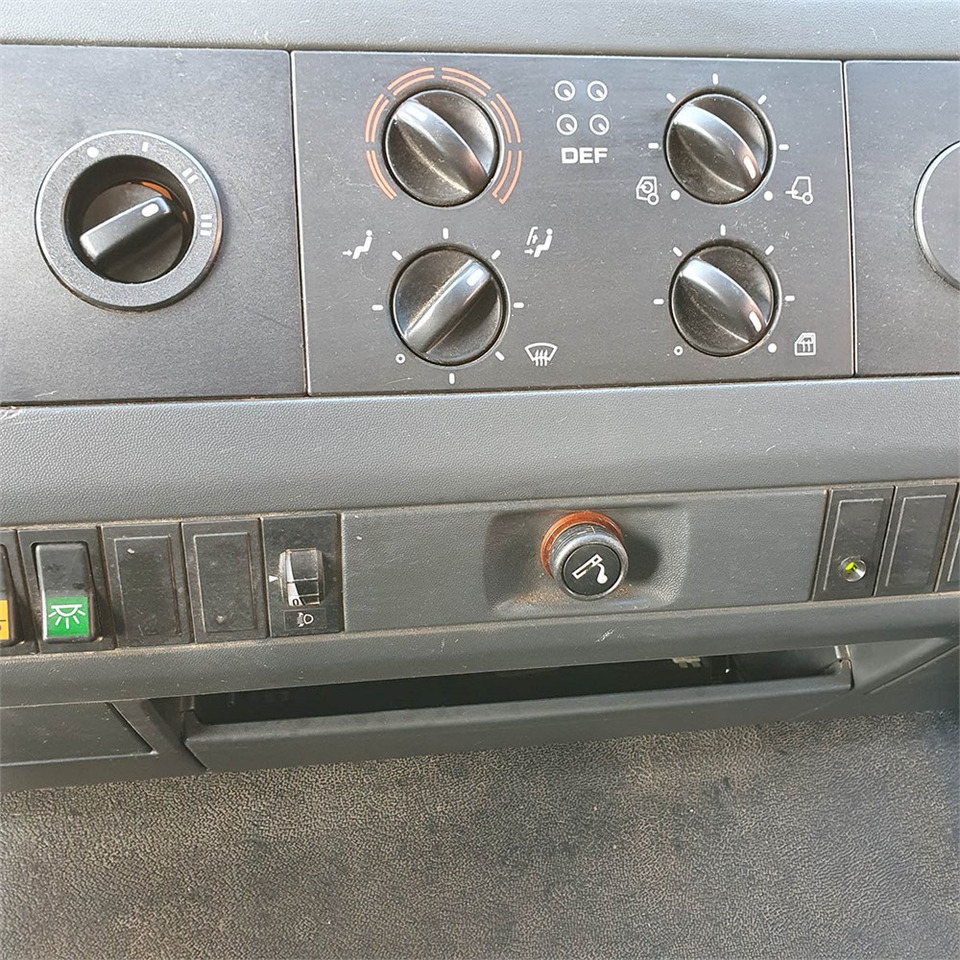 Camion fourgon MAN LE10.180: photos 20