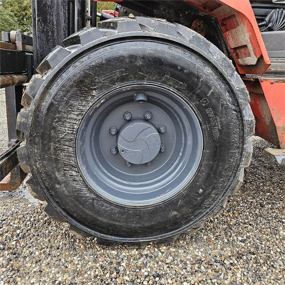 Chariot élévateur Manitou M 40-4 T: photos 30 Chariot élévateur Manitou M 40-4 T: photos 30