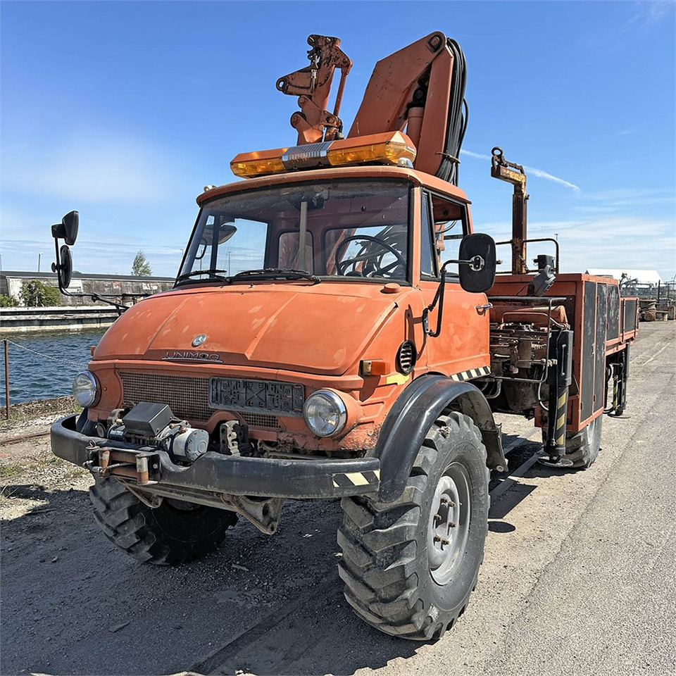 Mercedes Unimog 116 - Camion grue: photos 5 Mercedes Unimog 116 - Camion grue: photos 5