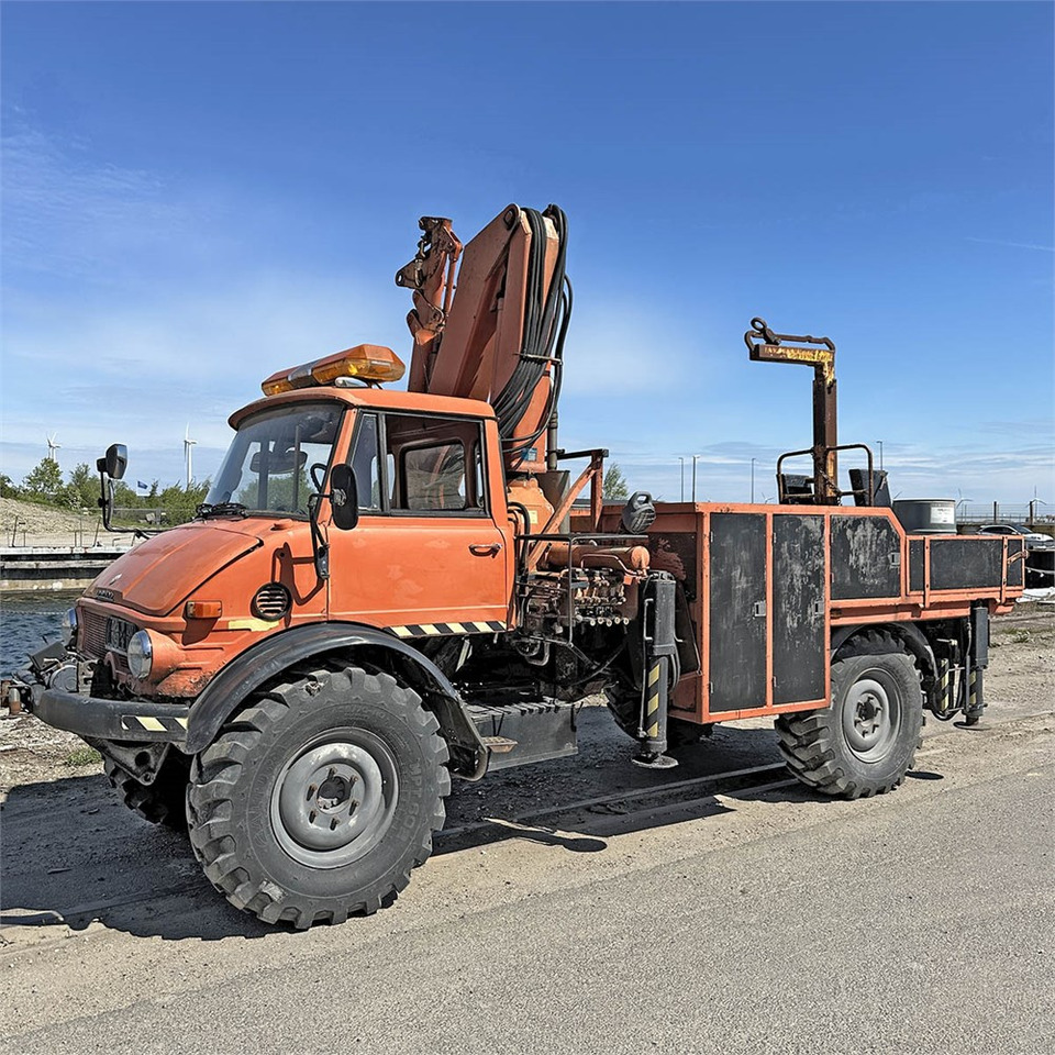 Mercedes Unimog 116 - Camion grue: photos 4 Mercedes Unimog 116 - Camion grue: photos 4