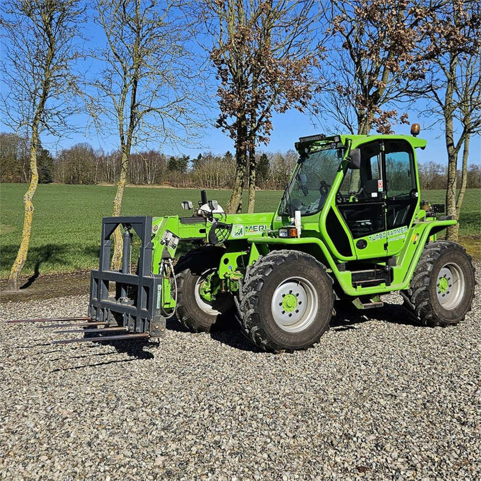 Merlo TURBO FARMER P40.7CS - Chariot télescopique: photos 1 Merlo TURBO FARMER P40.7CS - Chariot télescopique: photos 1