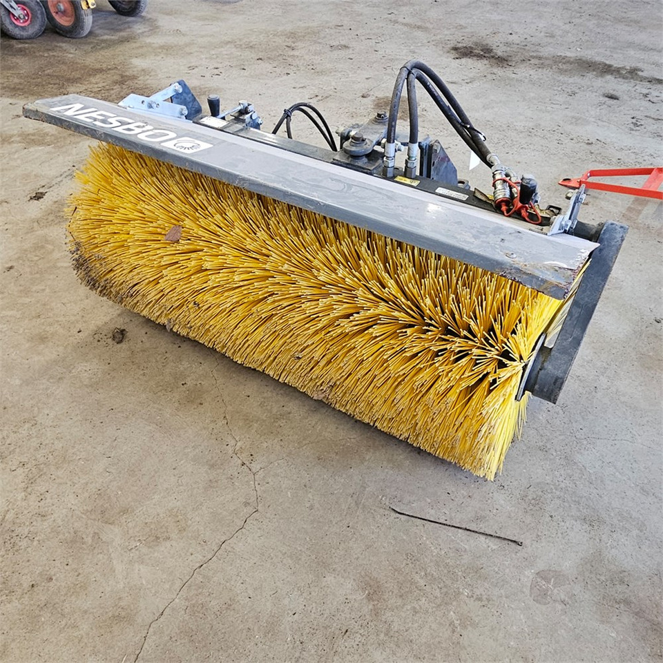 Nesbo HF 1200L5 - Brosse: photos 1 Nesbo HF 1200L5 - Brosse: photos 1