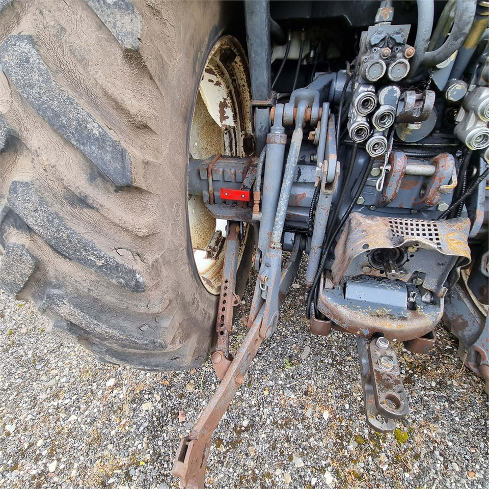 Tracteur agricole New Holland 7840: photos 32