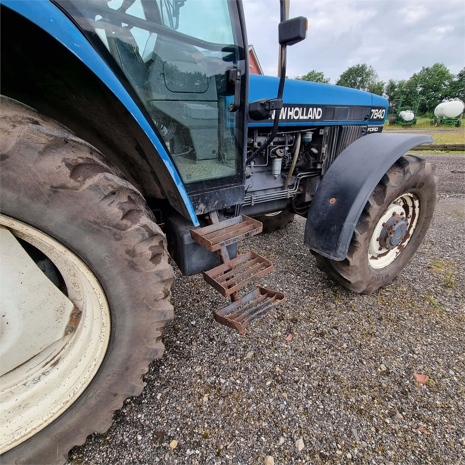 Tracteur agricole New Holland 7840: photos 35