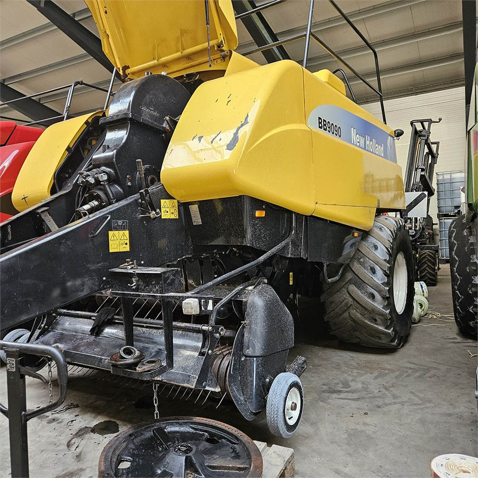 New Holland BB9090 - Matériel de fenaison: photos 1 New Holland BB9090 - Matériel de fenaison: photos 1