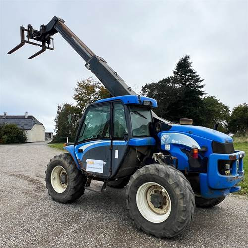 New Holland LM435 A - Chariot télescopique: photos 1 New Holland LM435 A - Chariot télescopique: photos 1