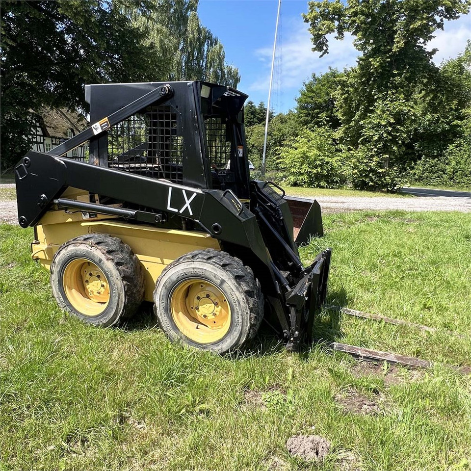 New Holland LX465 - Mini chargeuse: photos 1 New Holland LX465 - Mini chargeuse: photos 1