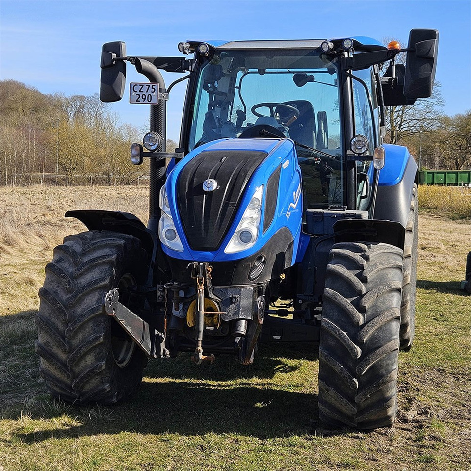 New Holland T5.120 DC - Tracteur agricole: photos 2 New Holland T5.120 DC - Tracteur agricole: photos 2