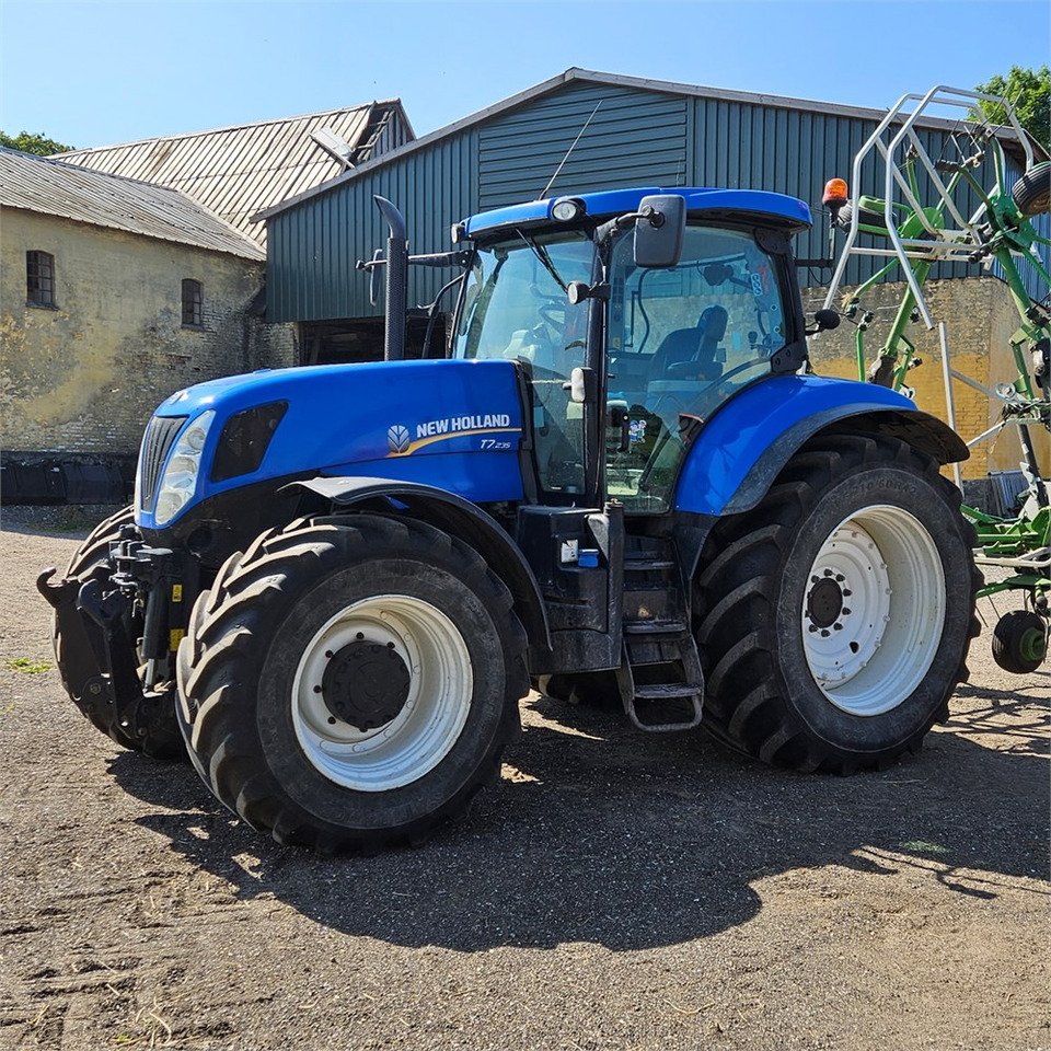 New Holland T7.235 Power Command - Tracteur agricole: photos 5 New Holland T7.235 Power Command - Tracteur agricole: photos 5