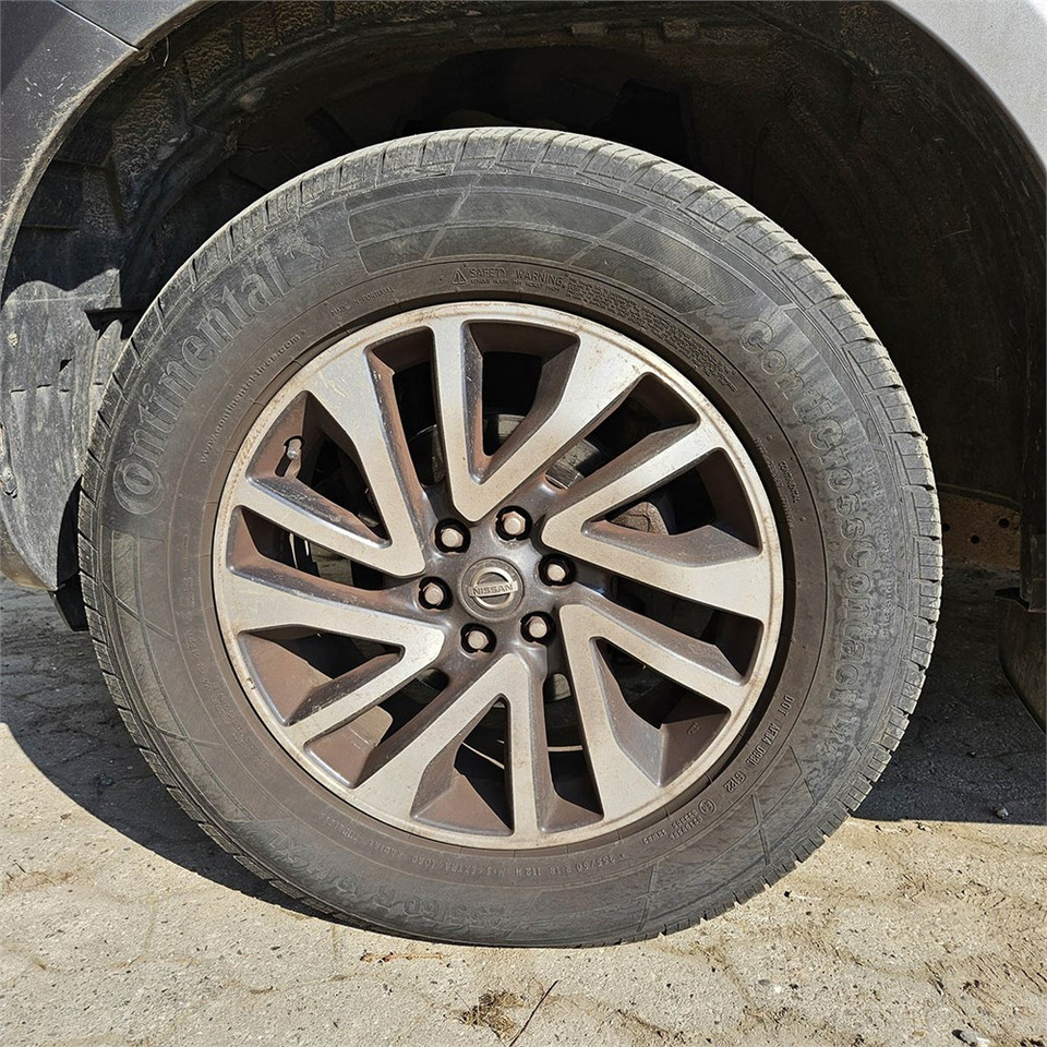 Pick-up Nissan Navara: photos 27