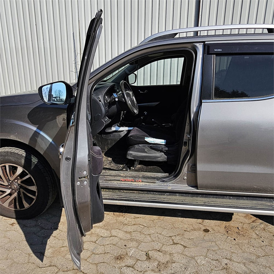 Pick-up Nissan Navara: photos 8