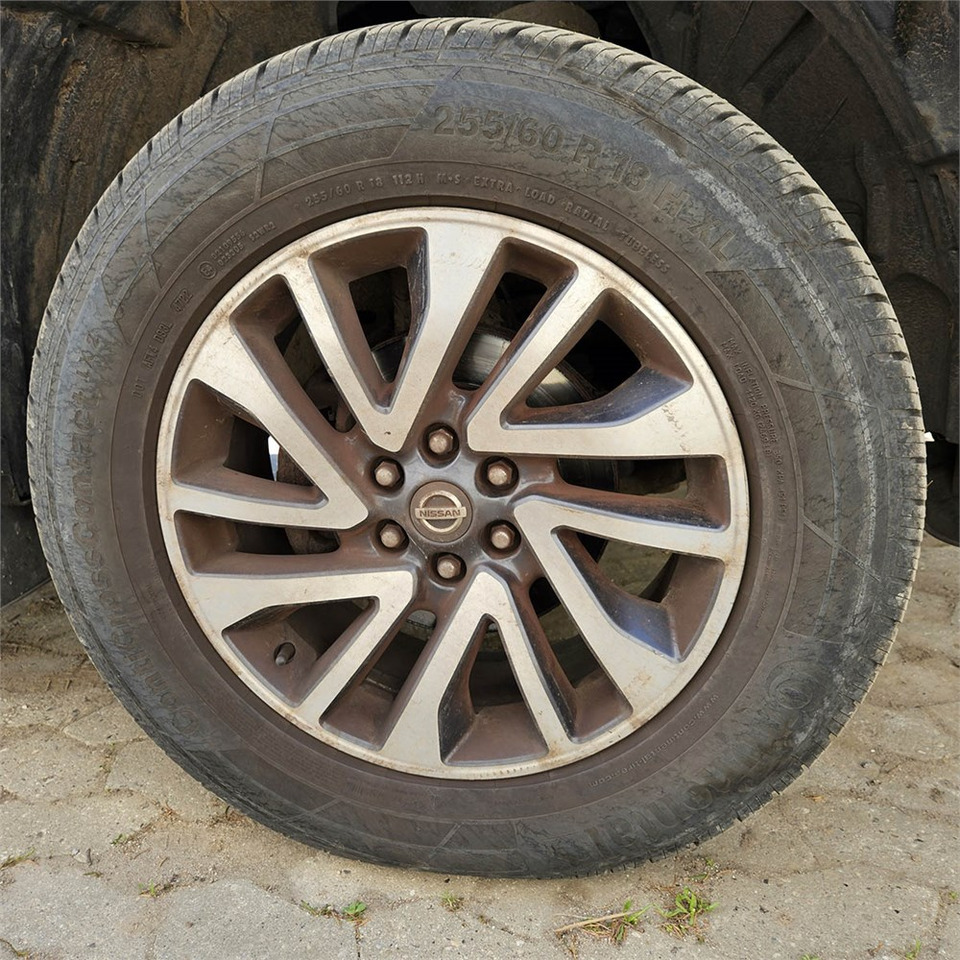 Pick-up Nissan Navara: photos 29