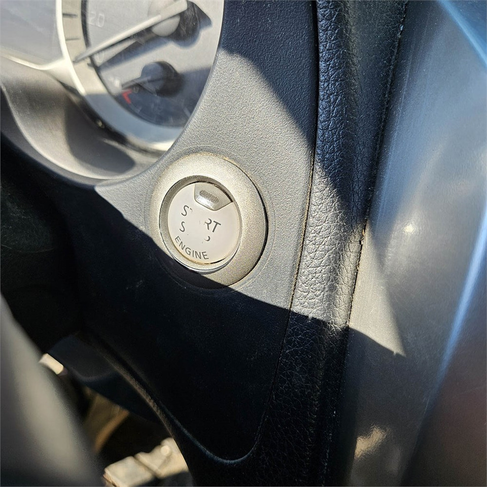 Pick-up Nissan Navara: photos 18