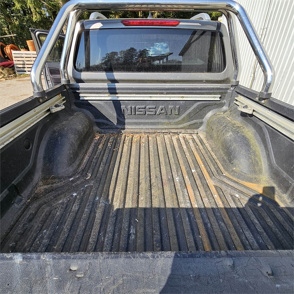Pick-up Nissan Navara: photos 21