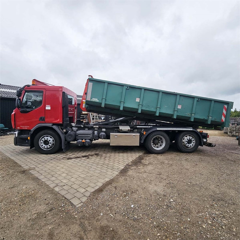 Renault D 26 Wide - Camion ampliroll: photos 3 Renault D 26 Wide - Camion ampliroll: photos 3