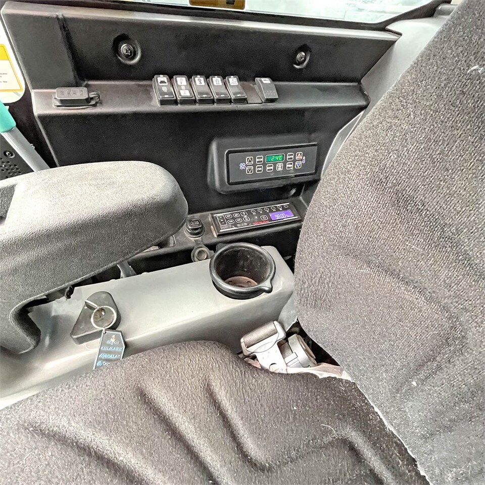 Pelle sur chenille Takeuchi TB 2150 R: photos 34 Pelle sur chenille Takeuchi TB 2150 R: photos 34