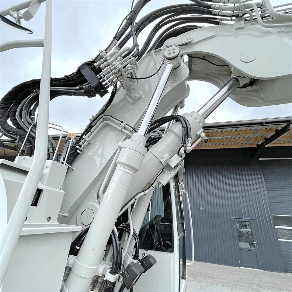 Pelle sur chenille Takeuchi TB 2150 R: photos 15 Pelle sur chenille Takeuchi TB 2150 R: photos 15