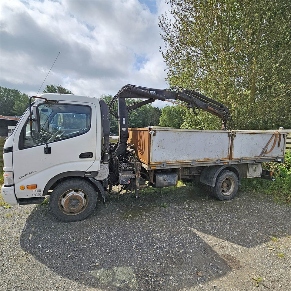 Toyota Dyna 200 - Camion plateau: photos 1 Toyota Dyna 200 - Camion plateau: photos 1
