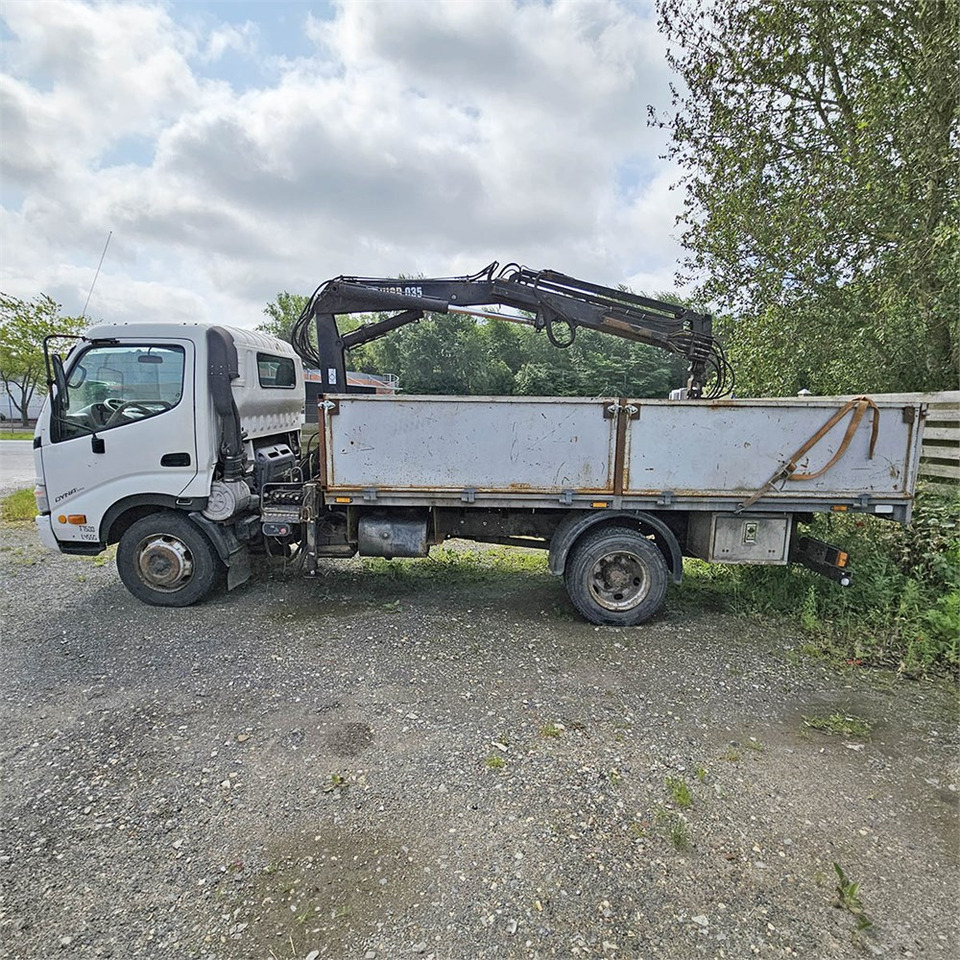 Toyota Dyna 200 - Camion plateau: photos 3 Toyota Dyna 200 - Camion plateau: photos 3