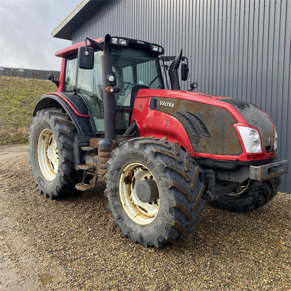 Valtra T 153 - Tracteur agricole: photos 1 Valtra T 153 - Tracteur agricole: photos 1