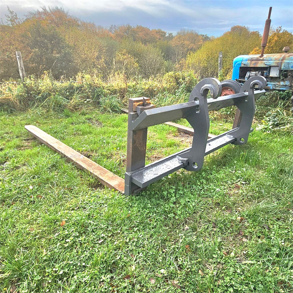 Volvo 83771 - Fourches: photos 3 Volvo 83771 - Fourches: photos 3