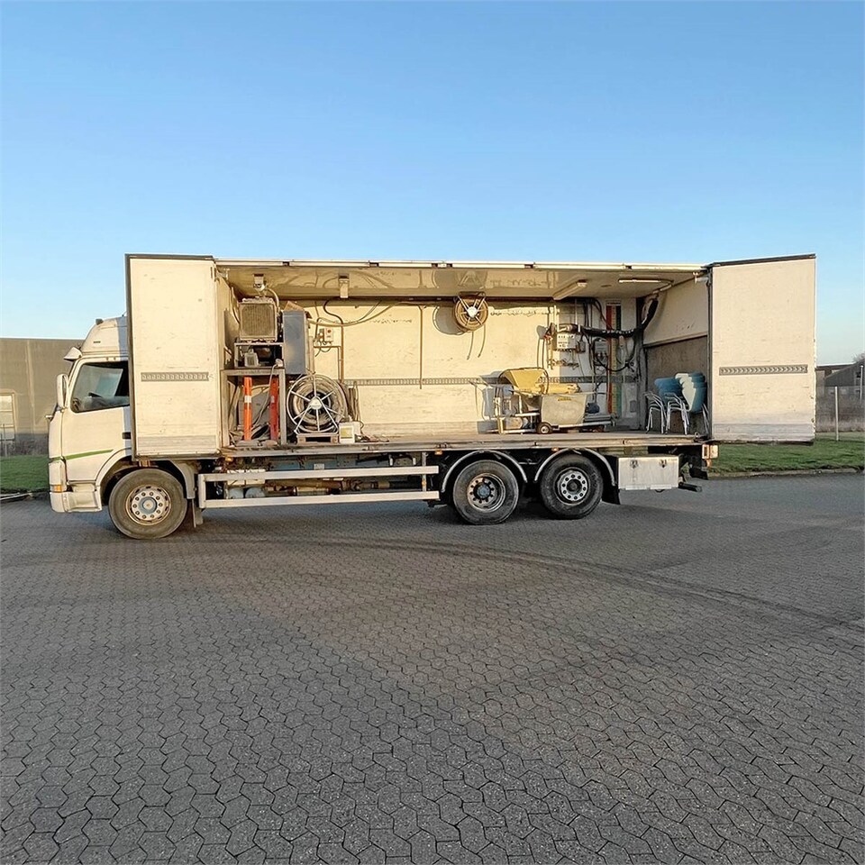 Volvo FM12 - Camion fourgon: photos 2 Volvo FM12 - Camion fourgon: photos 2