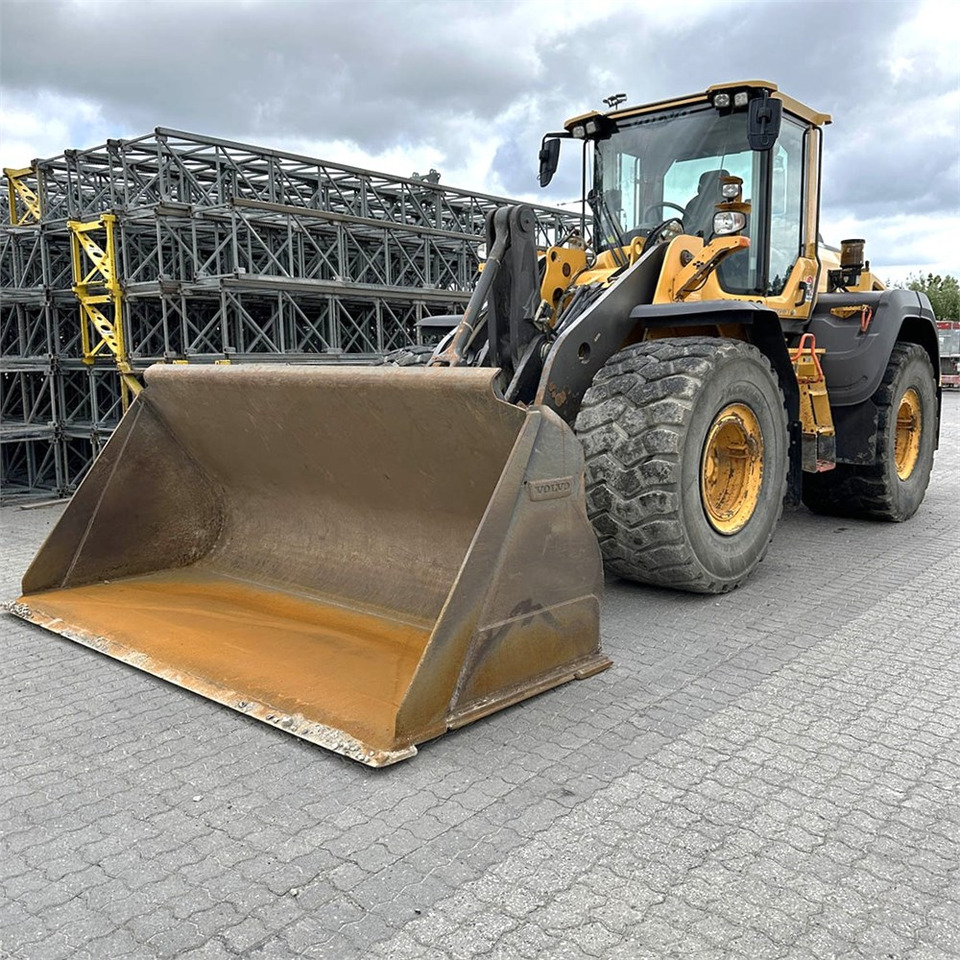 Volvo L120 H - Chargeuse sur pneus: photos 2 Volvo L120 H - Chargeuse sur pneus: photos 2