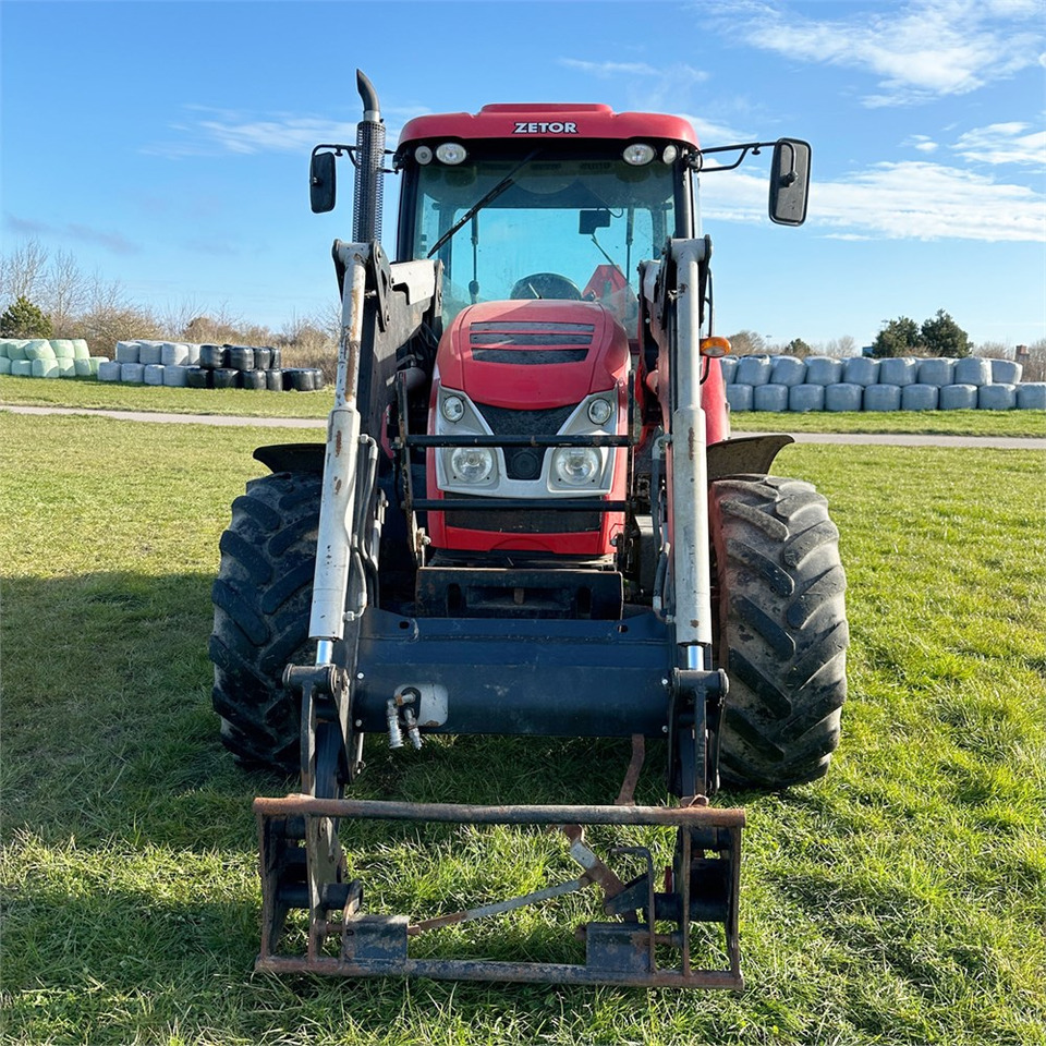 Zetor PROXIMA POWER 120 - Tracteur agricole: photos 5 Zetor PROXIMA POWER 120 - Tracteur agricole: photos 5