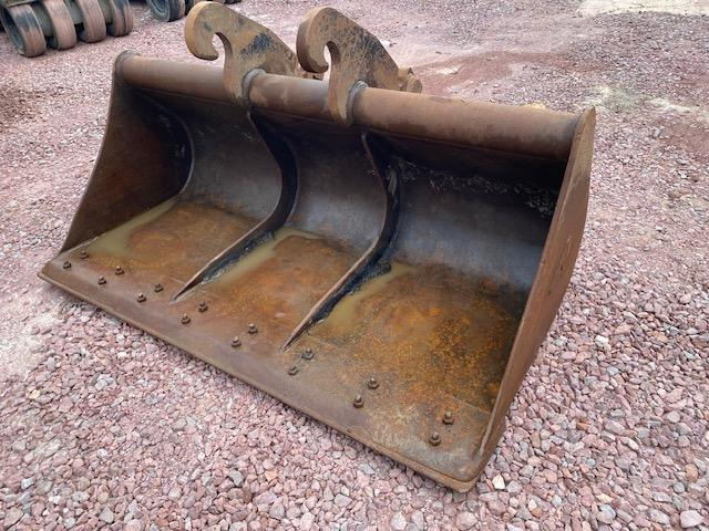 ARDEN EQUIPEMENT 2M - Godet pour pelle pour Engins de chantier: photos 1 ARDEN EQUIPEMENT 2M - Godet pour pelle pour Engins de chantier: photos 1