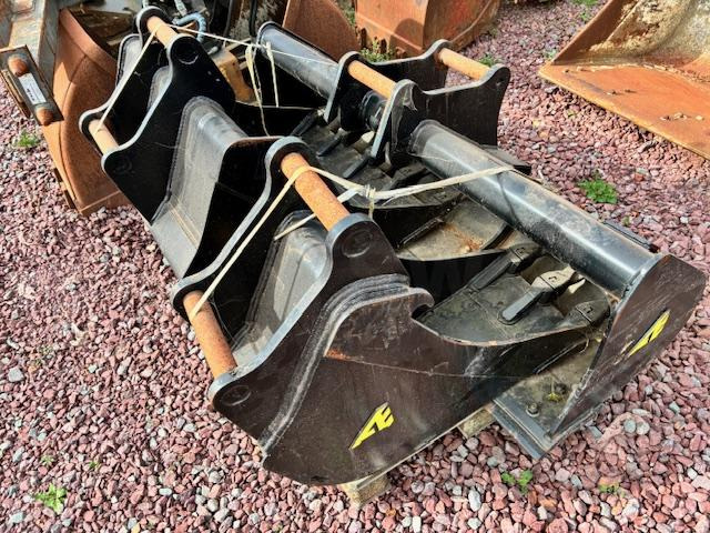 ARDEN EQUIPEMENT LOT 3 GODETS NEUFS - Godet pour pelle: photos 1 ARDEN EQUIPEMENT LOT 3 GODETS NEUFS - Godet pour pelle: photos 1