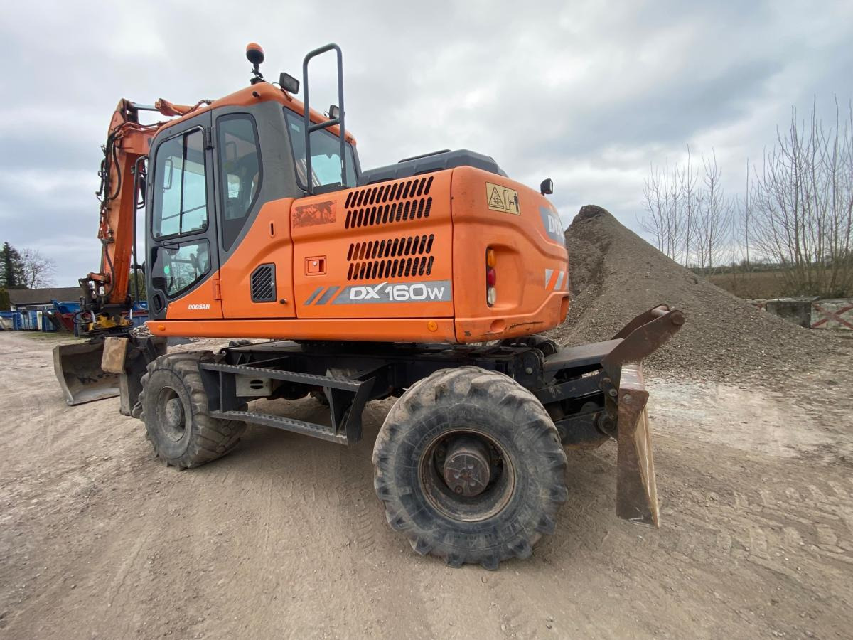 Doosan DX 160W-3 - Pelle sur pneus: photos 5 Doosan DX 160W-3 - Pelle sur pneus: photos 5