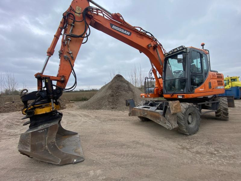 Doosan DX 160W-3 - Pelle sur pneus: photos 2 Doosan DX 160W-3 - Pelle sur pneus: photos 2