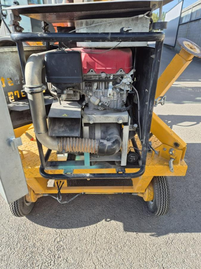 PROBST POSE BORDURE ET DALLE JUMBO MOBIL - Engins de chantier: photos 3 PROBST POSE BORDURE ET DALLE JUMBO MOBIL - Engins de chantier: photos 3