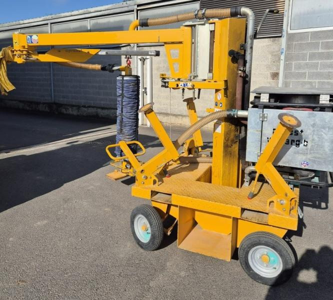 PROBST POSE BORDURE ET DALLE JUMBO MOBIL - Engins de chantier: photos 1 PROBST POSE BORDURE ET DALLE JUMBO MOBIL - Engins de chantier: photos 1