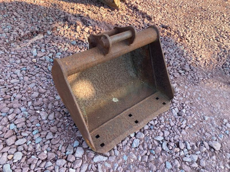 GEITH 40 CM POUR MINIPELLE - Godet pour pelle pour Engins de chantier: photos 1 GEITH 40 CM POUR MINIPELLE - Godet pour pelle pour Engins de chantier: photos 1